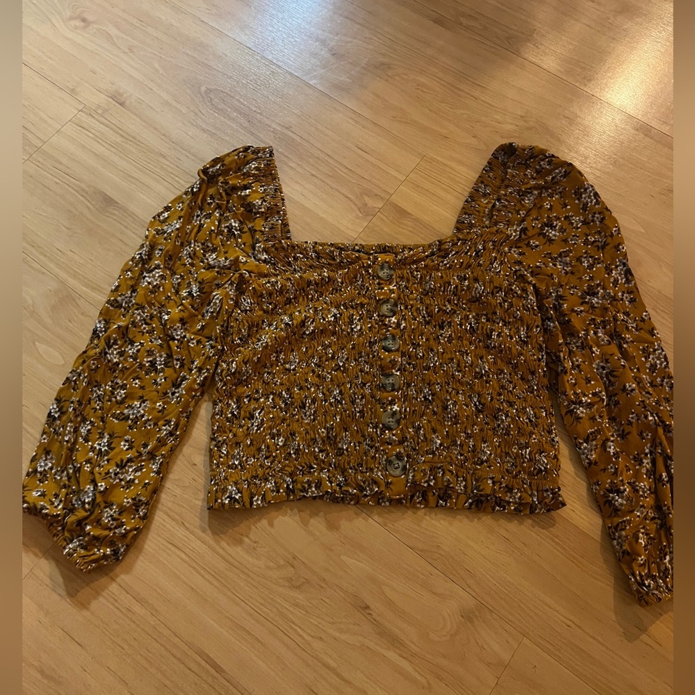 American Eagle smocked floral crop